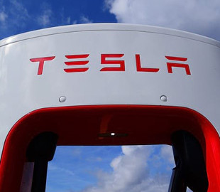 Падение цен на акции Tesla повлияло на мнение аналитиков о стоимости компании