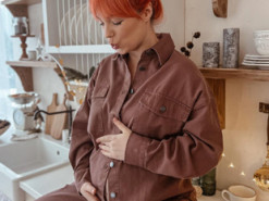 Вагітна Світлана Тарабарова замилувала фото, на яких тримається за чималий животик