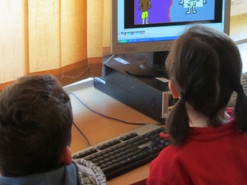 Школьникам запретят сидеть за компьютером по двое