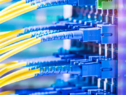 Двомісячні черги на під’єднання оптоволокна. Як працює інтернет без світла