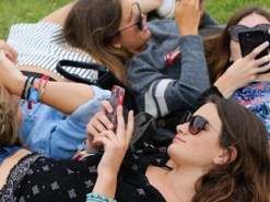 Исследование: пользователи осознали опасность смартфонозависимости