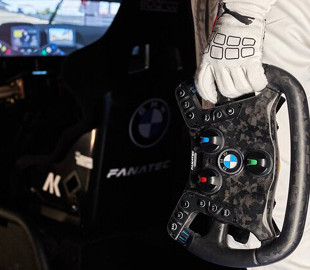 BMW создала универсальный руль для автомобиля и компьютерных игр