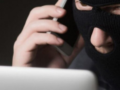 Поліцейські викрили шахрая, який через інтернет продавав неіснуючий товар