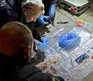 25-річного закладчика спіймали у Львові із 850 пакетиками наркотиків