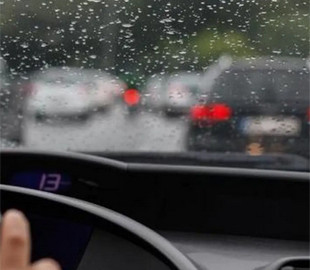 В Україні вирує негода: водіям дали поради, як безпечно їздити під час зливи