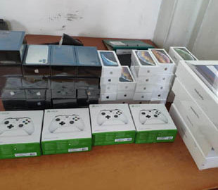Макбуки, айфони та X-box джойстики вилучили закарпатські митники на КПП "Тиса"