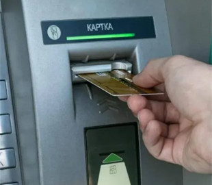 Чоловік втратив 40 тисяч гривень, переказавши гроші через термінал