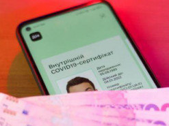 "Ковидная тысяча" без "Дии" и банковских карт: когда украинцы смогут получить наличные