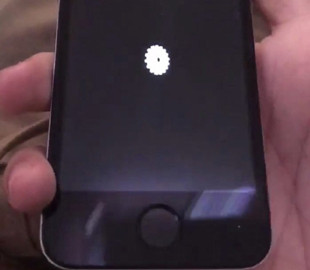 Найден уникальный прототип iPhone 4s с Touch ID