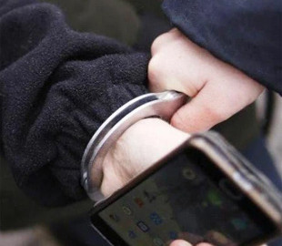 Українець сів за ґрати на 8 років за викраденння телефону