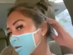 Влада Балі депортує двох YouTube-блогерів через невдалий розіграш: замість справжньої маски, вони ходили з намальованою