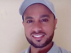 Відео, на якому водій маршрутки в Єгипті співає за кермом українську пісню, стало хітом мережі