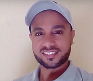 Відео, на якому водій маршрутки в Єгипті співає за кермом українську пісню, стало хітом мережі