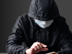 Жінка віддала шахраю 30 тисяч гривень, “рятуючи” доньку