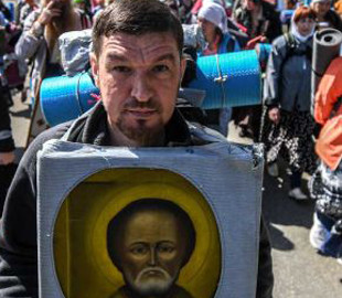 "Скрєпи" тріснули. У РФ обмежують хресні ходи на Великдень: бояться Telegram та українців