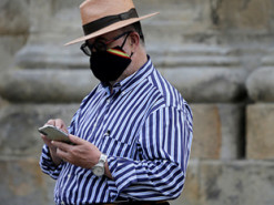 Эксперт назвала способ очистить смартфон от коронавируса