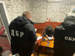 В Днепре полицейский вымогал взятку у владельца сайта знакомств