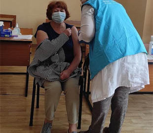 Вакцинацію на Полтавщині планують стимулювати розіграшами призів та смс-повідомленнями