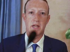 Кинорежиссер из США призвал отправить Марка Цукерберга за решетку