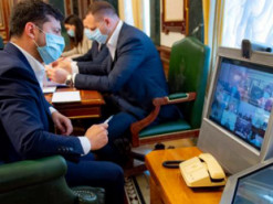 Зеленский переходит на особый режим работы из-за коронавируса у жены