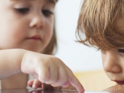 Разработчики развивающих приложений наживаются на детях