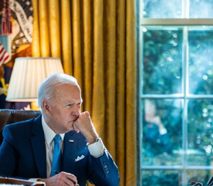 Именную ручку Джо Байдена продали на аукционе за 600 тысяч грн (фото)