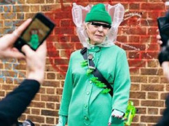 Блогери розіграли фешн-фотографів, видавши бабцю за ікону стилю