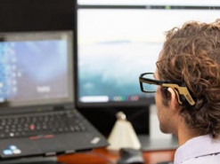 Созданы «умные» очки для управления курсором движениями головы