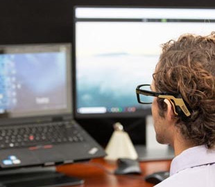 Созданы «умные» очки для управления курсором движениями головы
