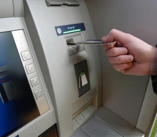 Как мошенники забирают с банкоматов деньги харьковчан