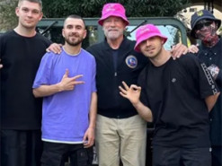 Kalush Orchestra та Шварценеггер сфотографувалися у впізнаваній рожевій панамці (фото)