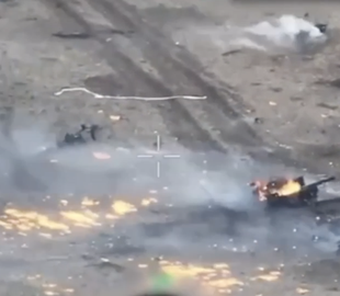 Як захисники палять російську техніку: Сирський показав відео