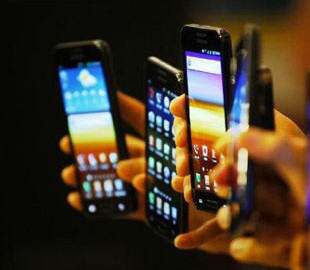 Спад мирового рынка смартфонов превысит 15%
