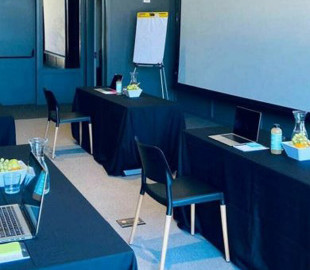 Отели США стали предлагать номера для удаленной работы (Фото)