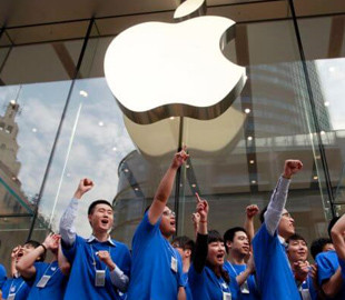 Apple обвинили в слежке за пользователями