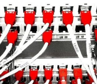Тысячи взломанных маршрутизаторов отправляют трафик хакерам