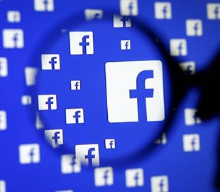 Дівчина подала до суду на батьків за дитячі фото