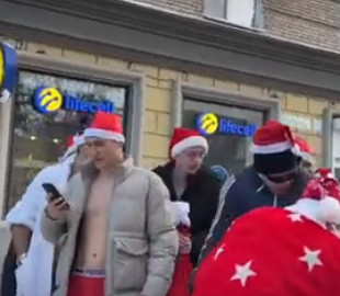По центру Днепра бегали полуголые Деды Морозы