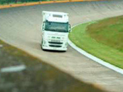 Электрогрузовик проехал на одном заряде рекордное расстояние