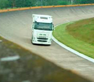 Электрогрузовик проехал на одном заряде рекордное расстояние