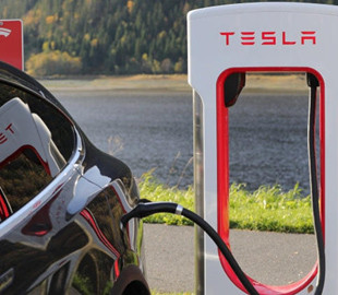 Tesla на два дня приостановила работу шанхайского завода из-за COVID-19