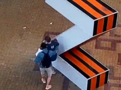 В российских Чебоксарах неизвестные сломали инсталляцию с буквой «Z»