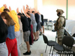 Полиция ликвидировала мошеннический кол-центр