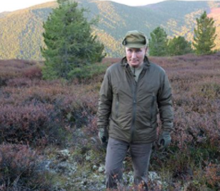 Курьез: в сети шутят про отдых Путина и Шойгу в тайге