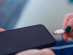 Чому не можна користуватися телефоном під час зарядки