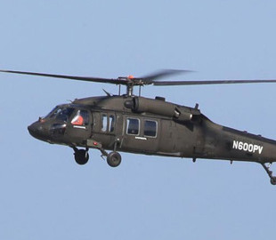 Беспилотные вертолеты Black Hawk испытают полетом в строю