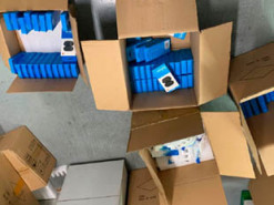 Выявлена подпольная фабрика, на которой производили поддельные наушники Xiaomi