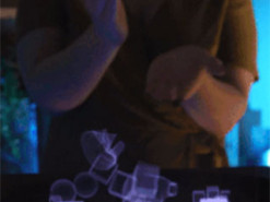 Объемный дисплей позволил «прикоснуться» к парящим в воздухе виртуальным предметам