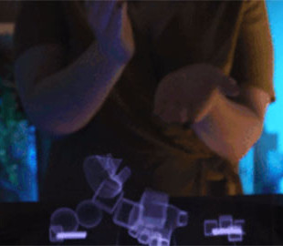 Объемный дисплей позволил «прикоснуться» к парящим в воздухе виртуальным предметам