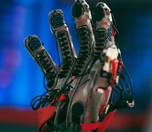 Метавселенная становится ближе: компания Цукерберга показала перчатки виртуальной реальности